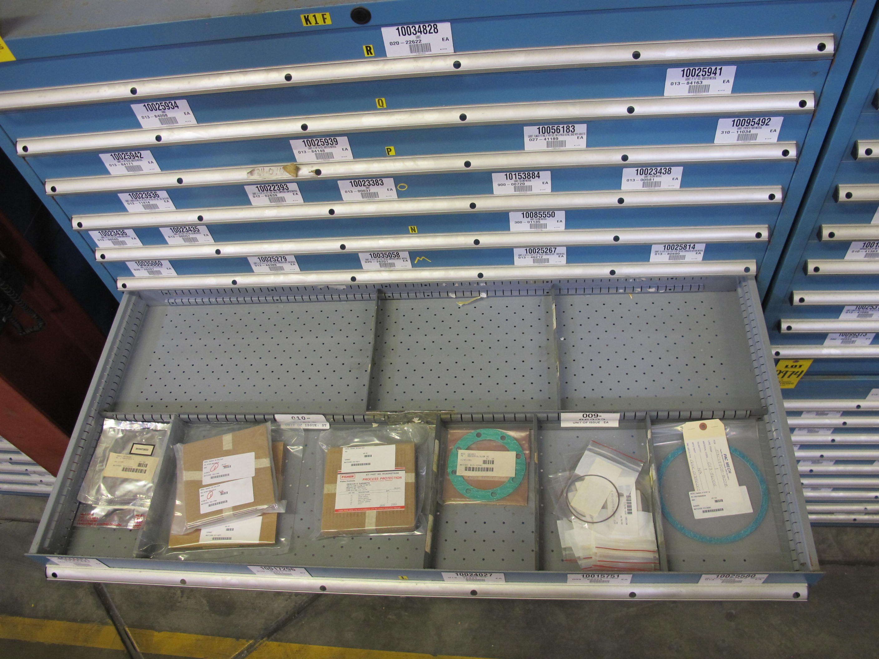 LISTA HEAVY DUTY 9-DRAWER PARTS CABINET W/ CONTENTS (W-50) LOADING & HANDLING FEE $25-